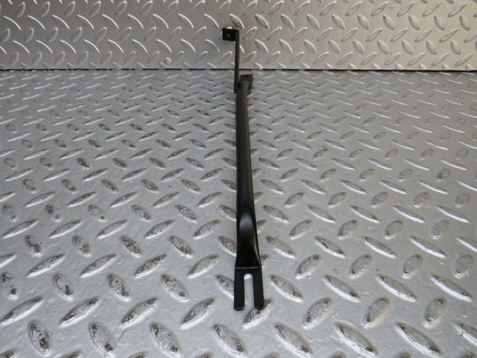 28789 Mercedes-Benz W123 230E Horn Bracket