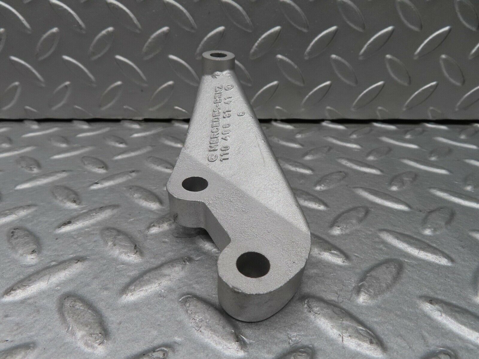 16974 Mercedes-Benz C123 280CE Coupe Power Steering Pump Bracket 1104663141