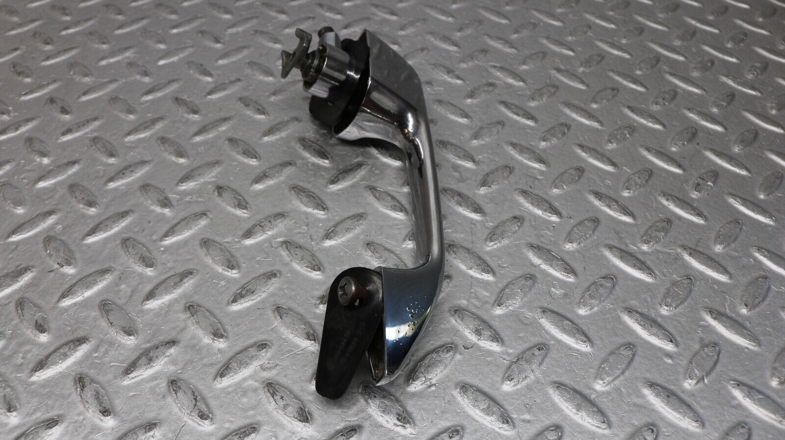 37276 Mercedes-Benz W109 300SEL Front Left Door Handle No Key 1087661301