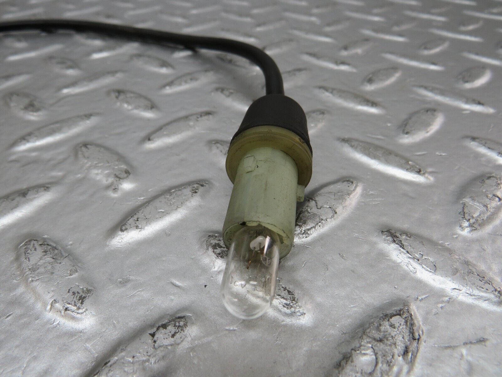 25318 Mercedes-Benz W201 190D Front Wing Indicator Cable Wire 1249971881