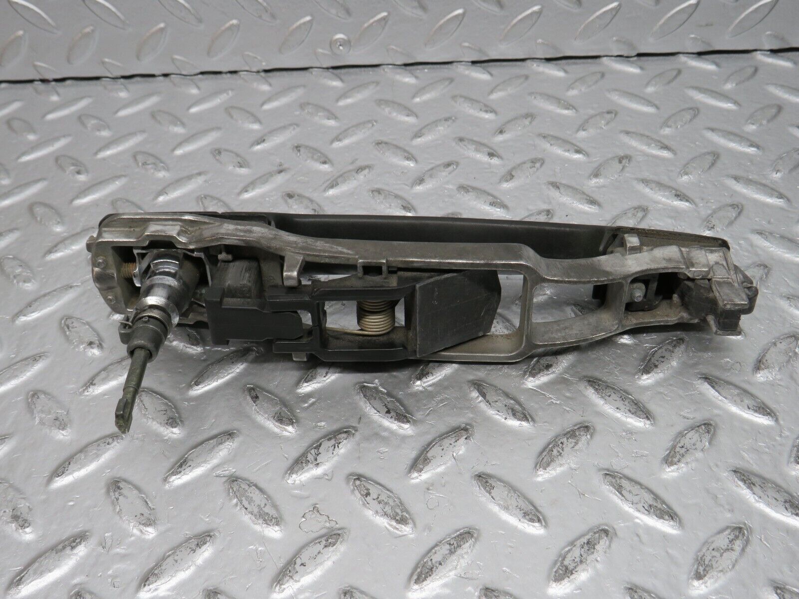 31514 Mercedes-Benz S124 220TE Front Left Exterior Door Handle No Key