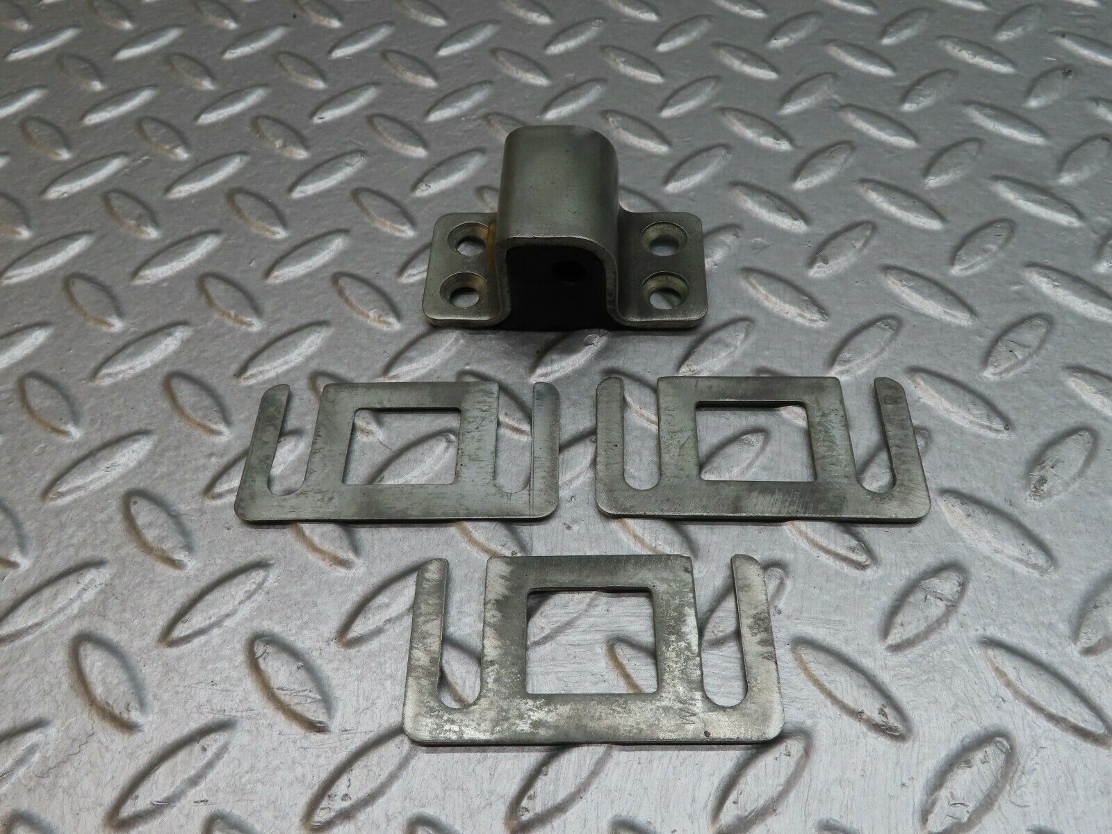 18049 Mercedes-Benz W123 200 Door Lock Latch Left Side