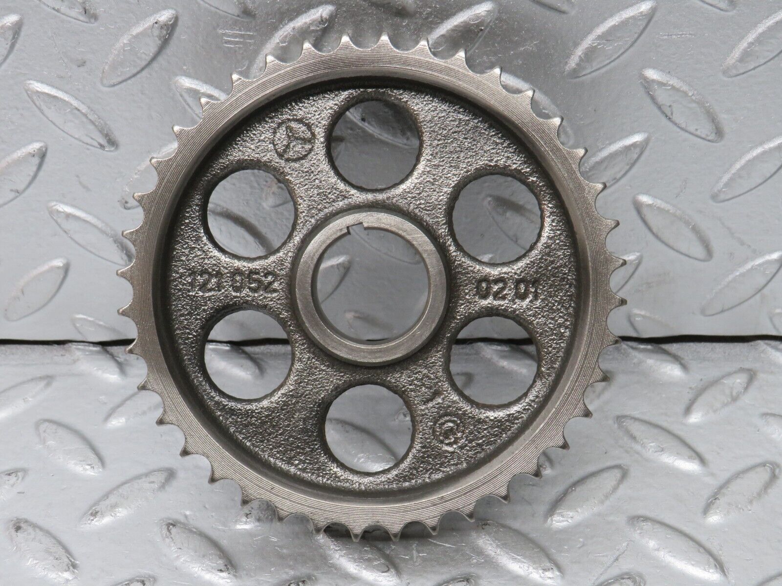 32917 Mercedes-Benz W123 300D Camshaft Timing Gear 1210520201