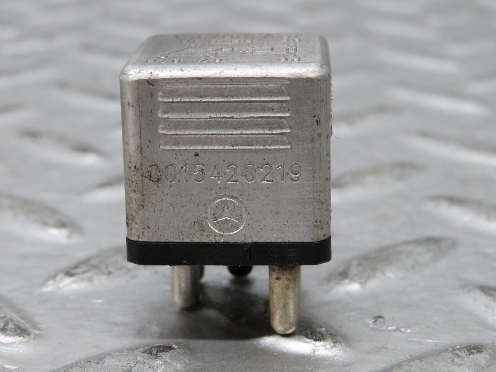 27196 Mercedes-Benz W123 280E Multi Purpose Relay 0015420219