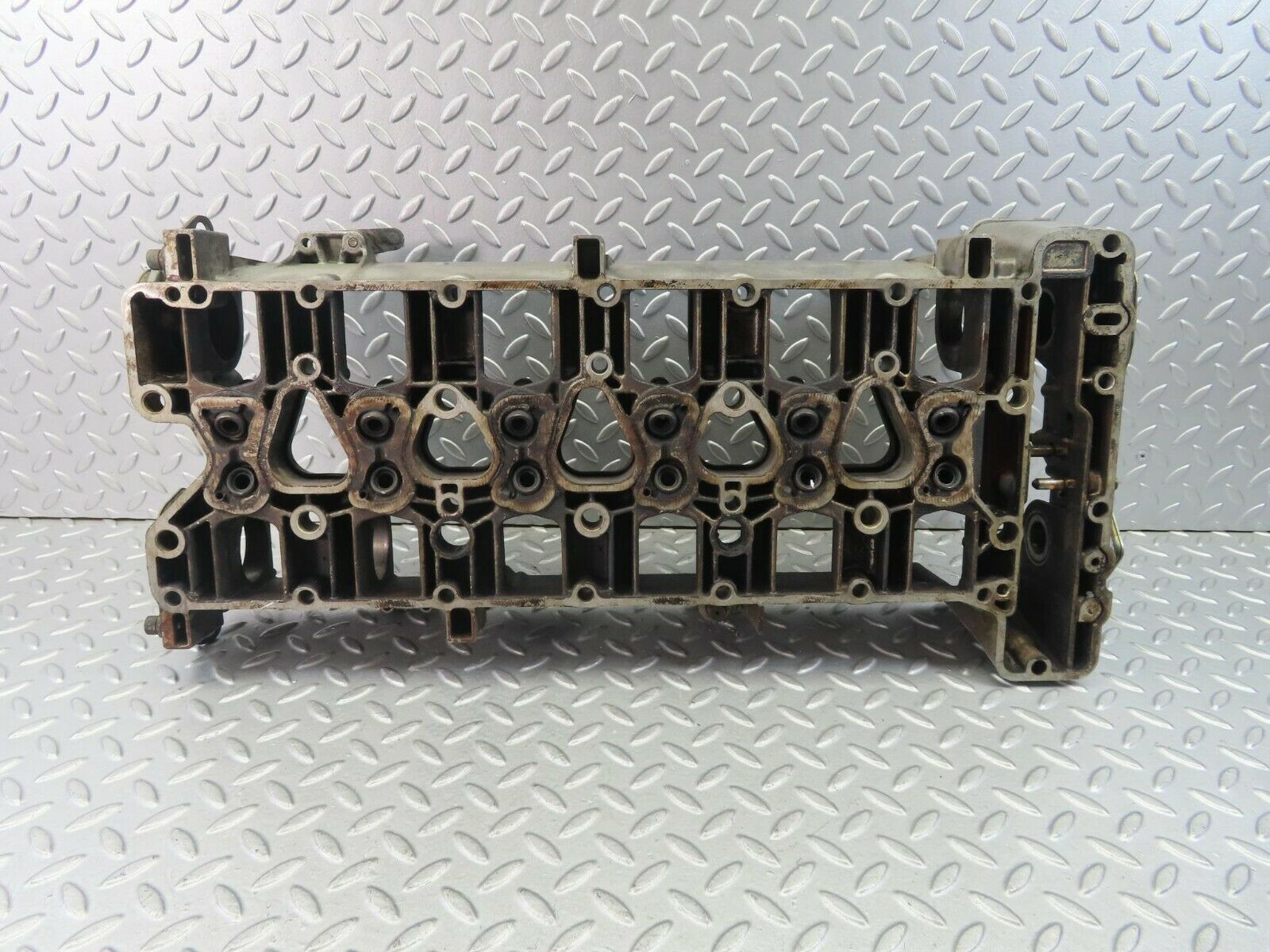 8555 Mercedes-Benz W114 Camshaft Bearing Casing 1100163304