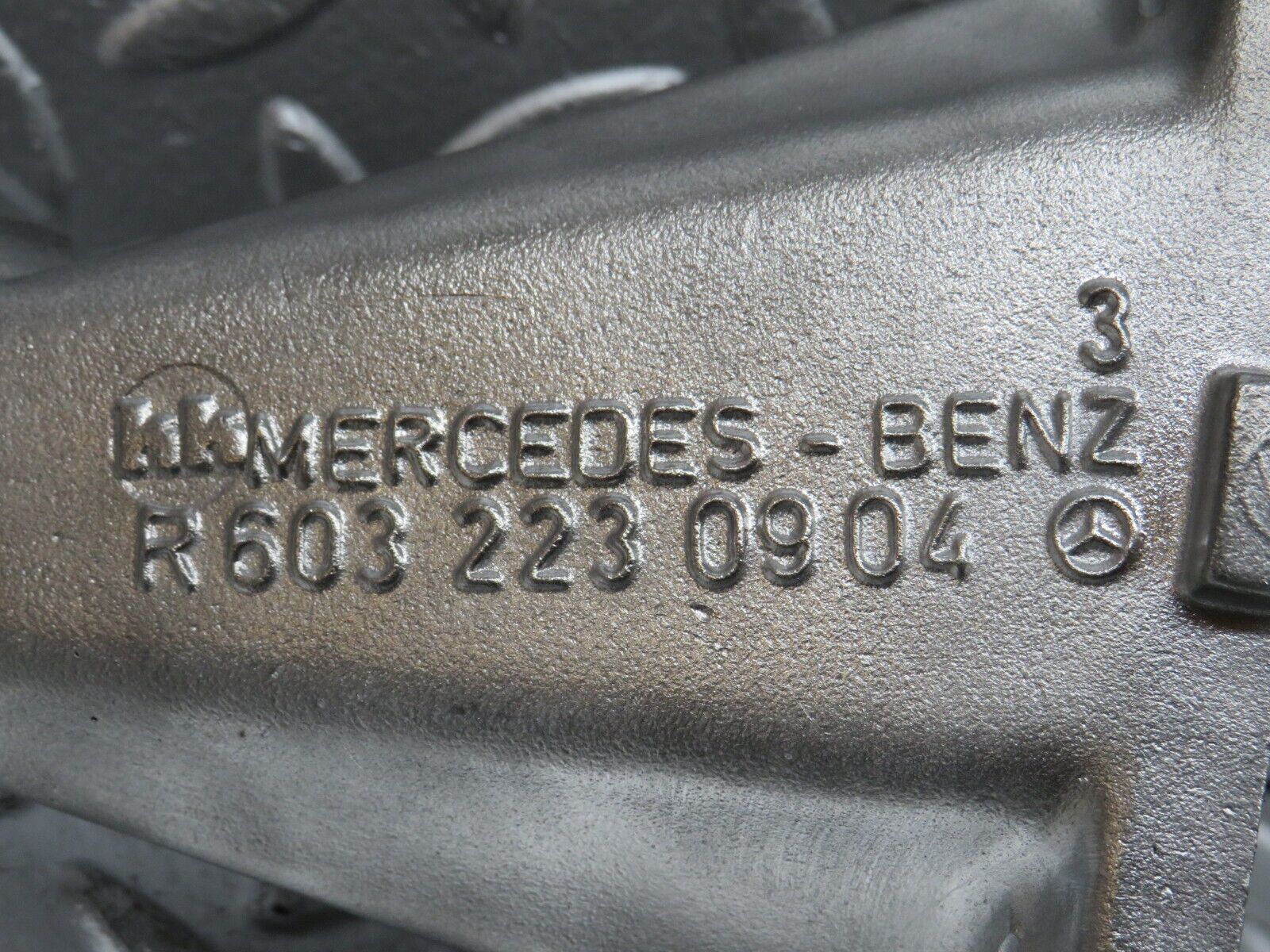 32647 Mercedes-Benz S124 300TE Wagon Engine Mount Bracket Right 6032230904