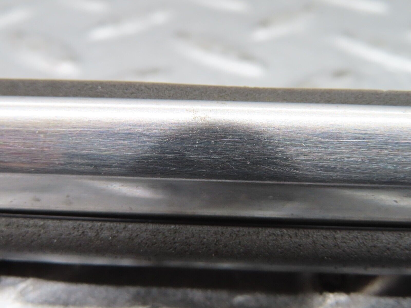 20447 Mercedes-Benz W114 280CE Coupe Front Right Fender Wing Centre Moulding Trim