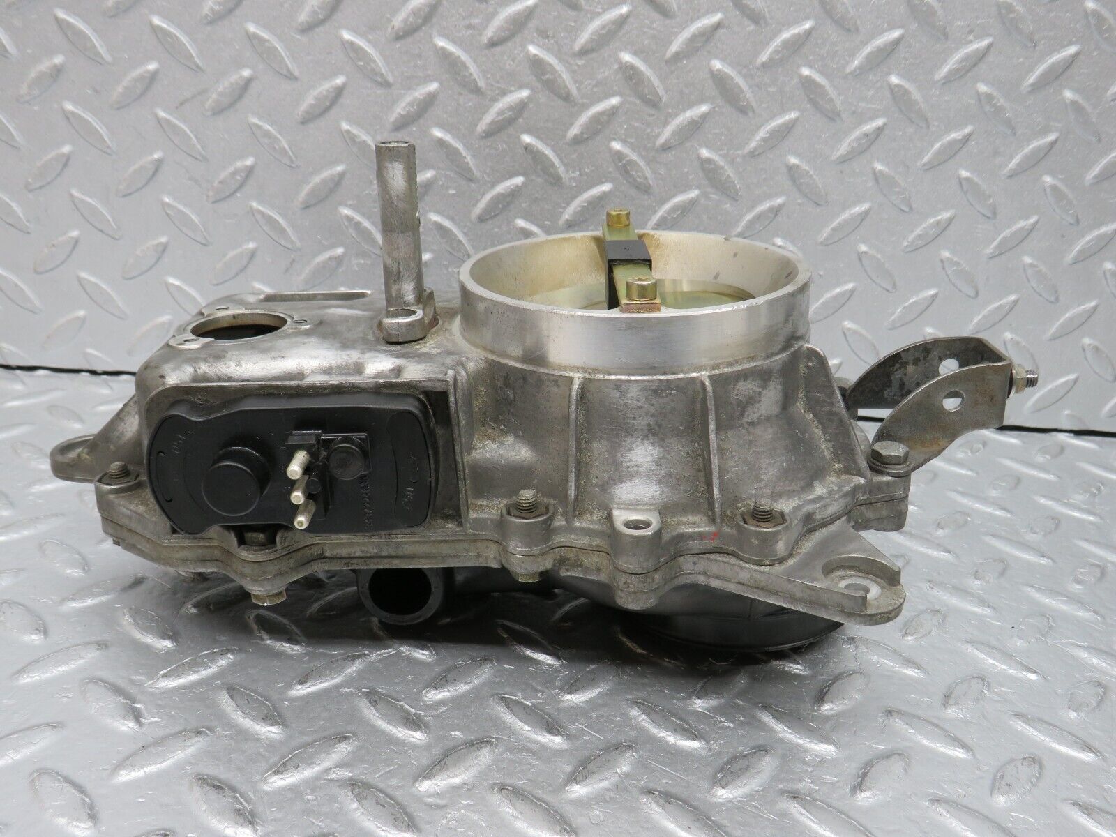 38812 Mercedes-Benz W201 190E 2.6L Air Flow Mass Meter Sensor Bosch 1031410090 0438121033 1031410345