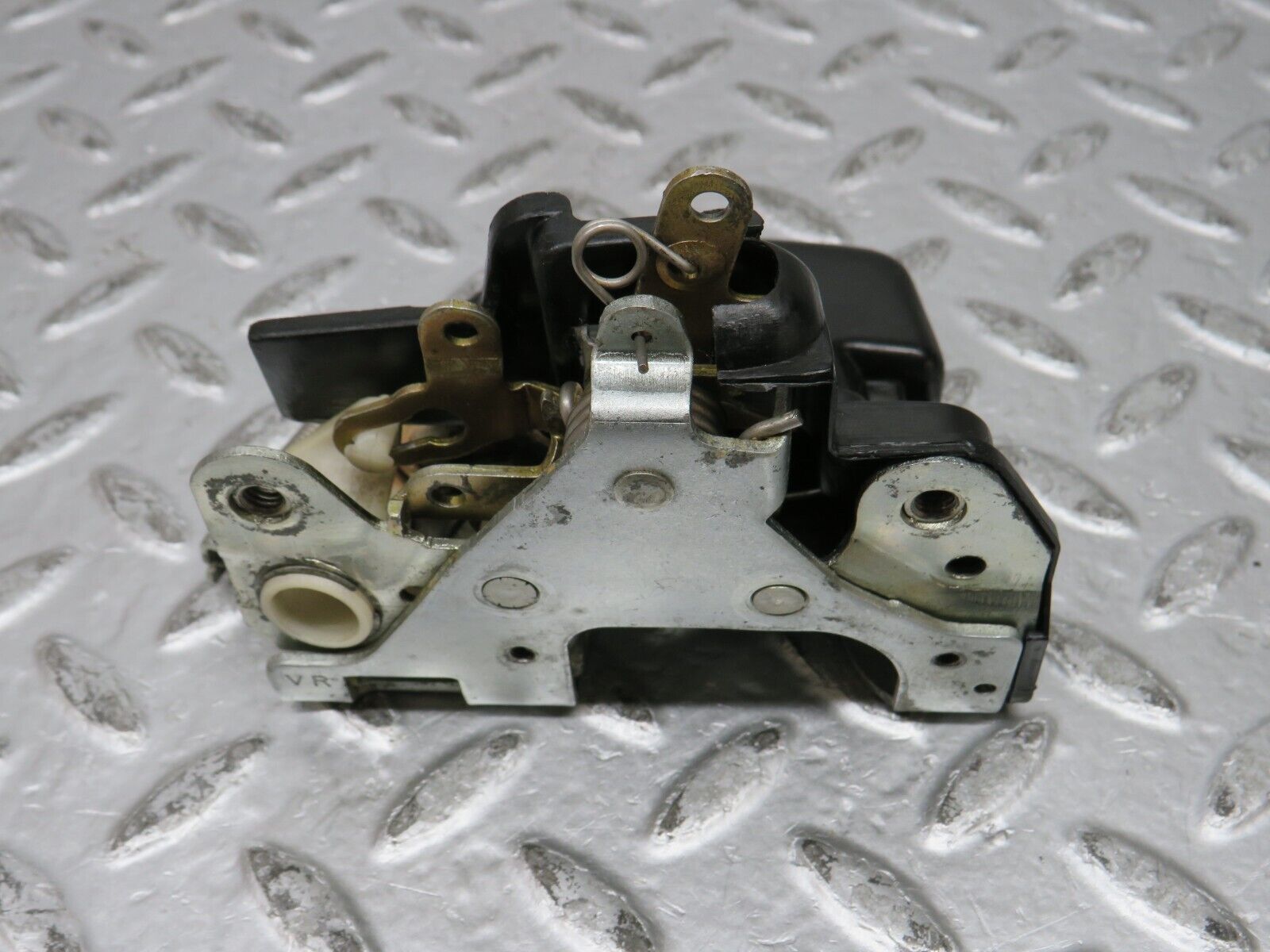 32141 Mercedes-Benz W123 230E Front Right Door Lock Mechanism 1237230208