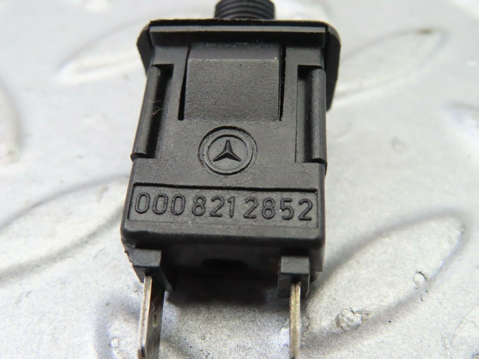 7473 Mercedes-Benz W116 450SE Door Contact Switch 0008212852