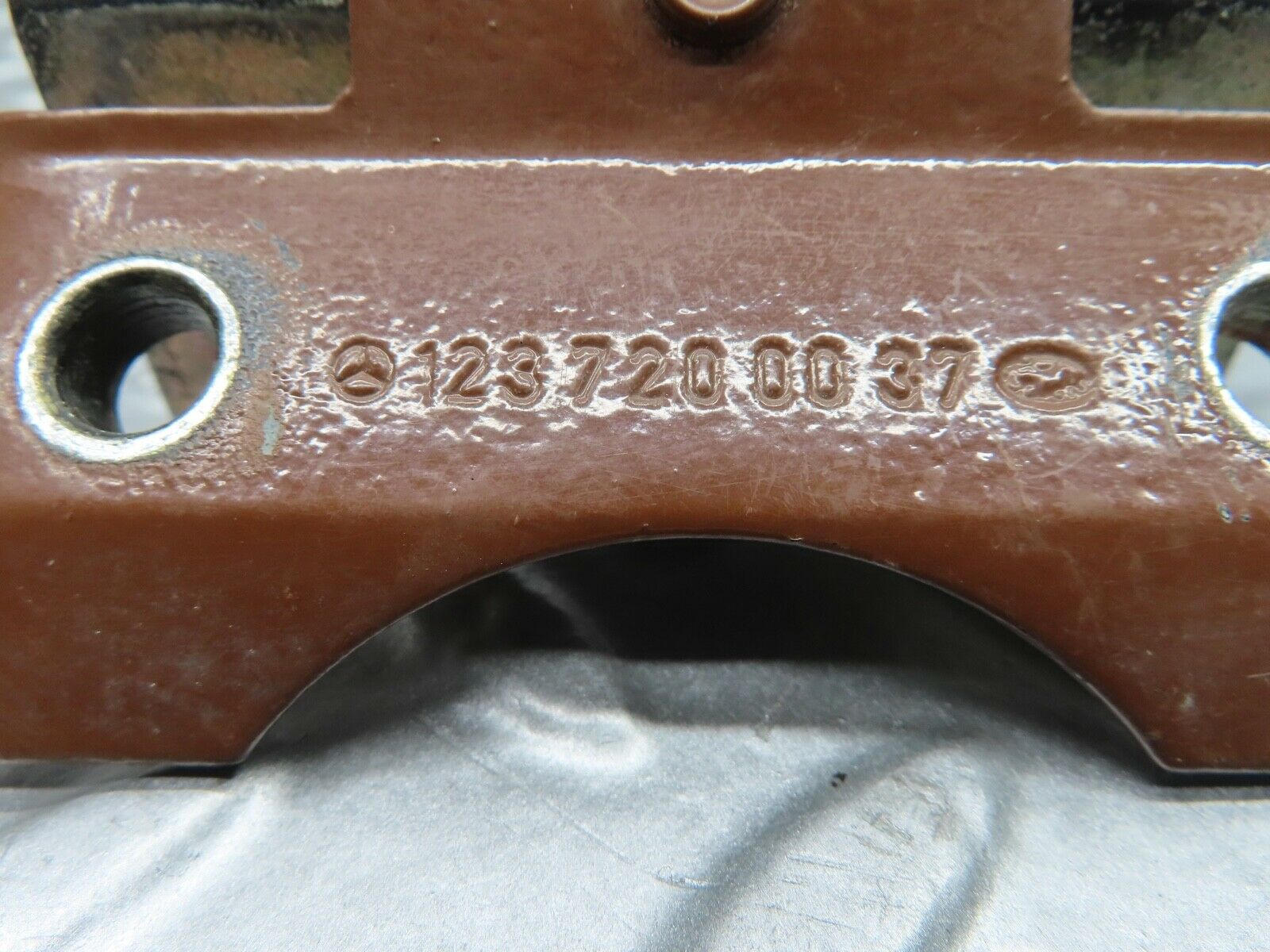 21069 Mercedes-Benz W123 230E Door Hinges Pair 1237200037