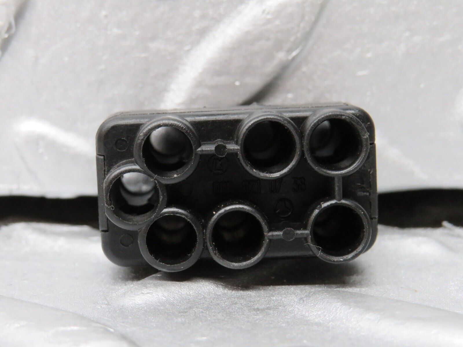 38959 Mercedes-Benz W201 190E 2.6L Wire Connector 0008212626 0008210738