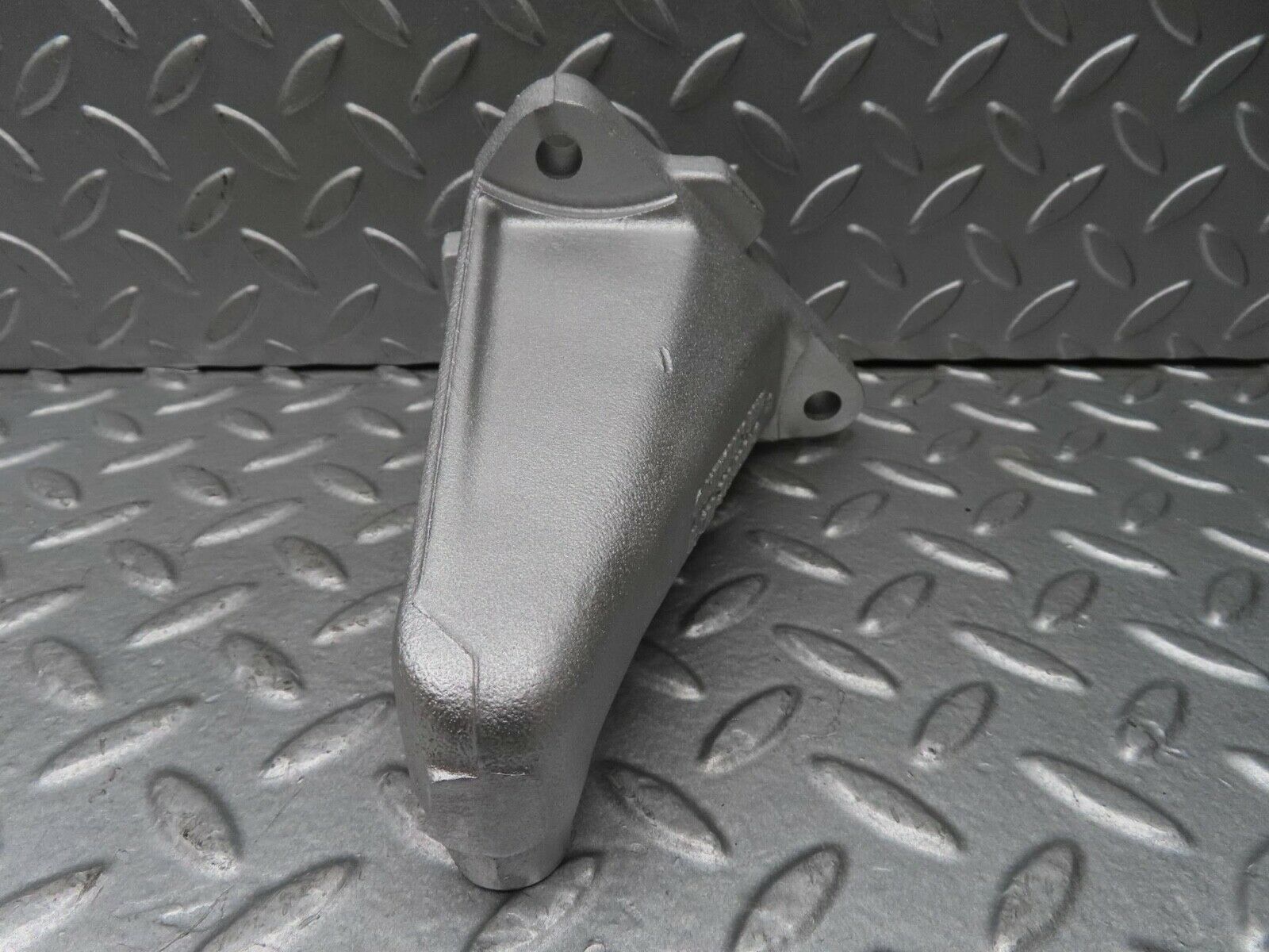 13614 Mercedes-Benz W123 200 Engine Mount Bracket Right Side 1022230304