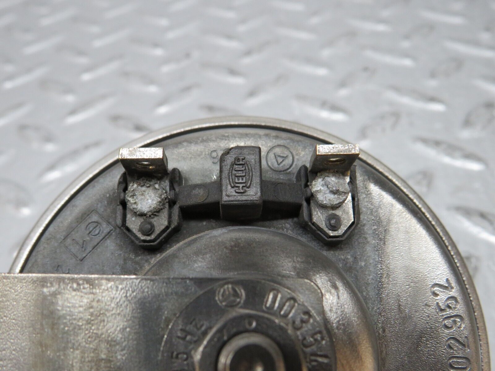 30617 Mercedes-Benz W201 190E 2.0L Horn Hella 002952