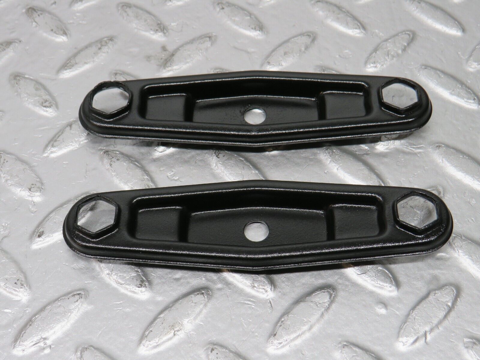 33774 Mercedes-Benz W201 190E 2.0L Fuel Injector Bracket