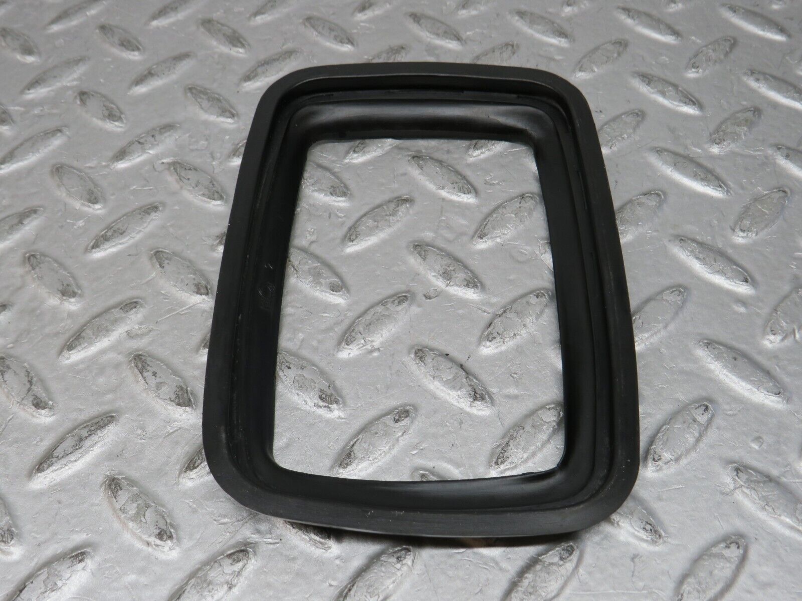 37403 Mercedes-Benz W109 300SEL Gear Selector Surround Rubber