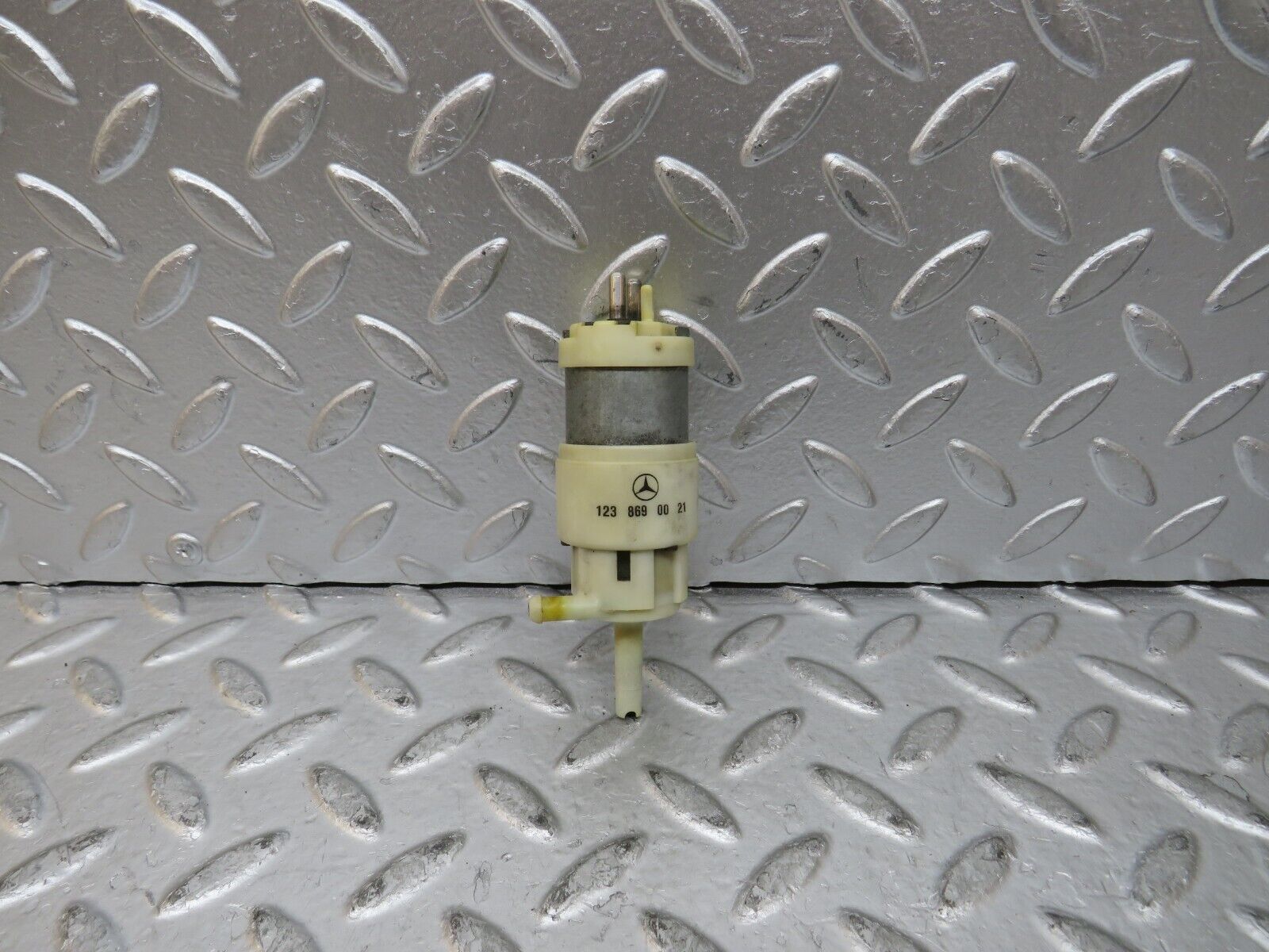 27259 Mercedes-Benz W123 280E Windscreen Washer Pump Hella