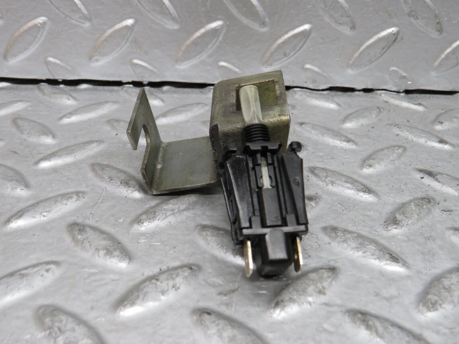 29168 Mercedes-Benz C124 320CE Door Contact Switch With Bracket 2018202110