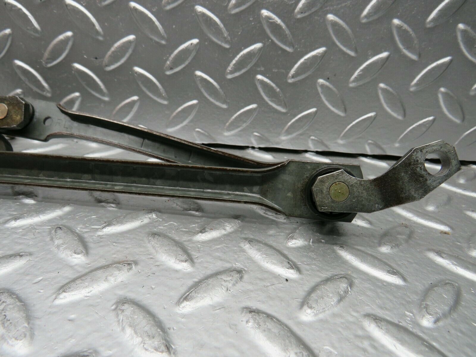 24117 Mercedes-Benz W123 280E Windscreen Wiper Linkage