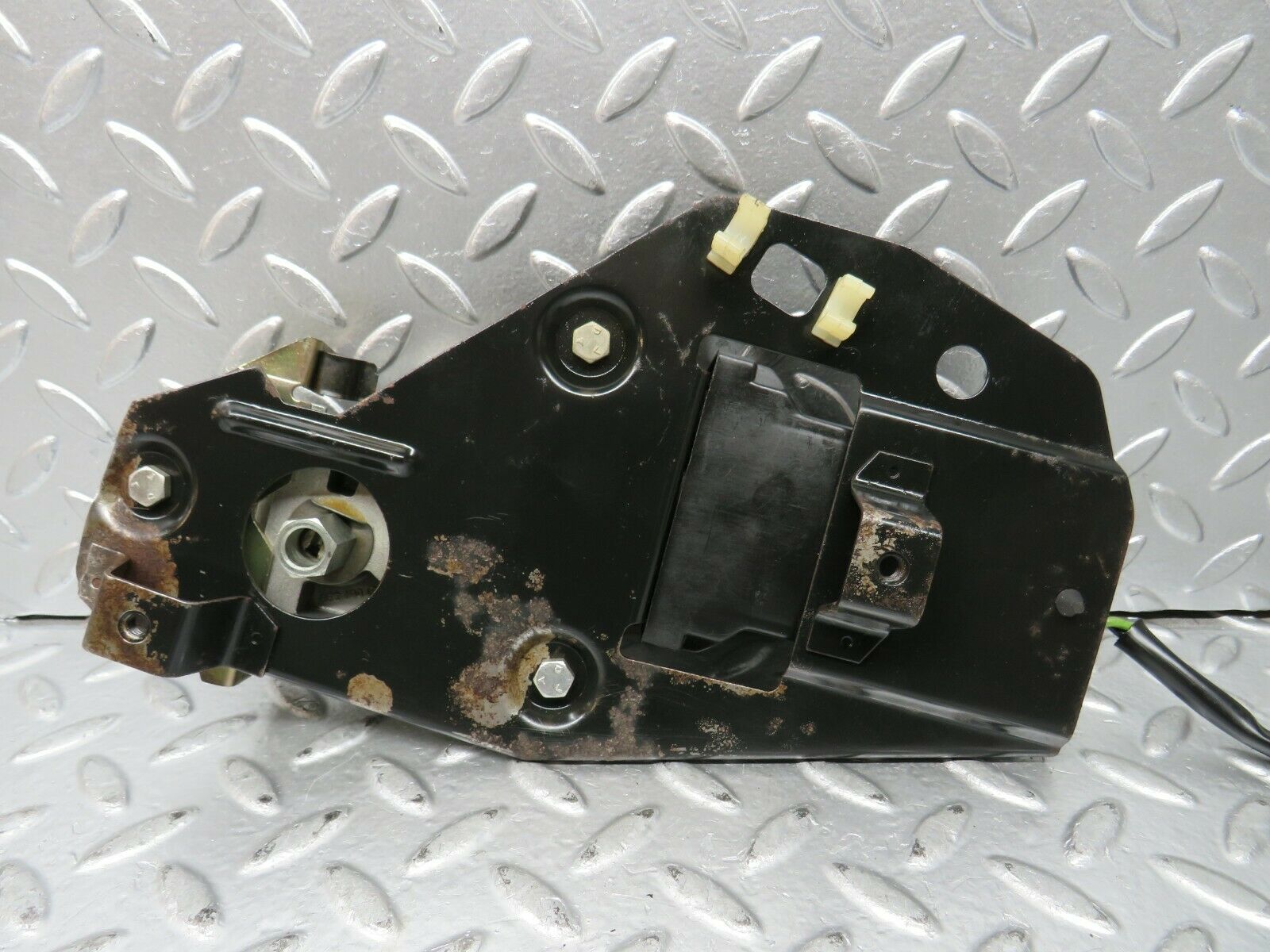 23205 Mercedes-Benz W116 350SE Sunroof Motor With Bracket 0008202807