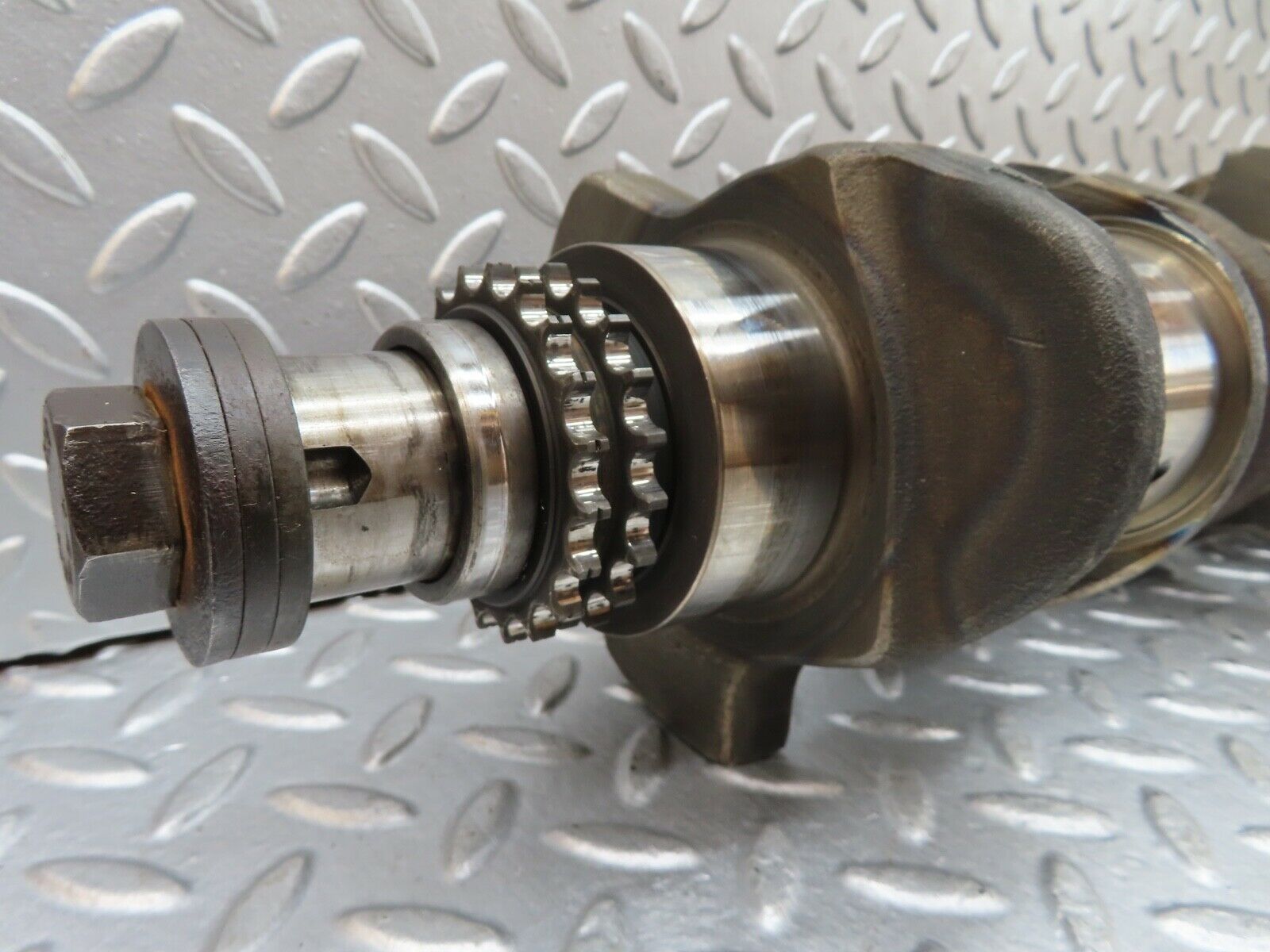 19200 Mercedes-Benz W123 300D Crankshaft OM617