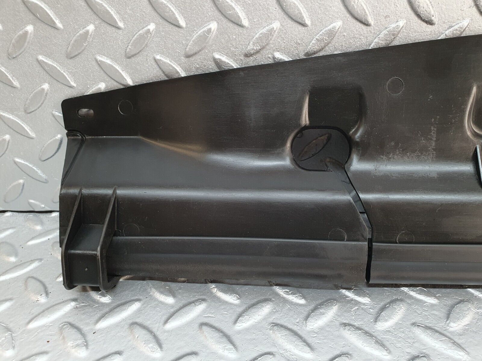 41568 Mercedes-Benz W124 200E Radiator Fan Shroud Cover Trim 1245050088