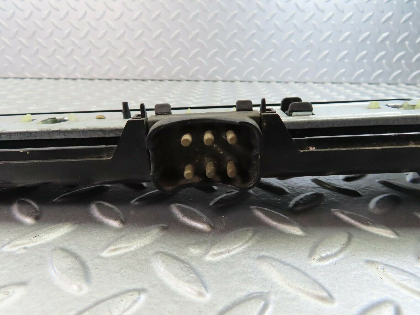 9040 Mercedes-Benz W123 Tail Light Bulb Holder Right