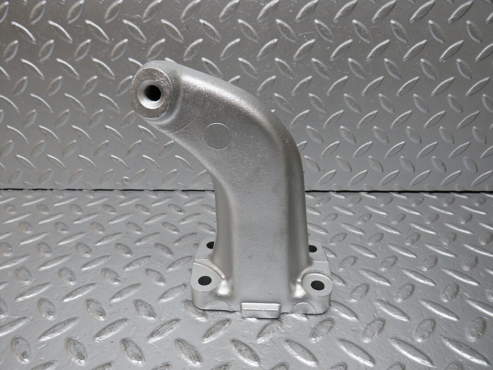 0876 Mercedes-Benz W123 240D Engine Mount Bracket Right Side 6152231404