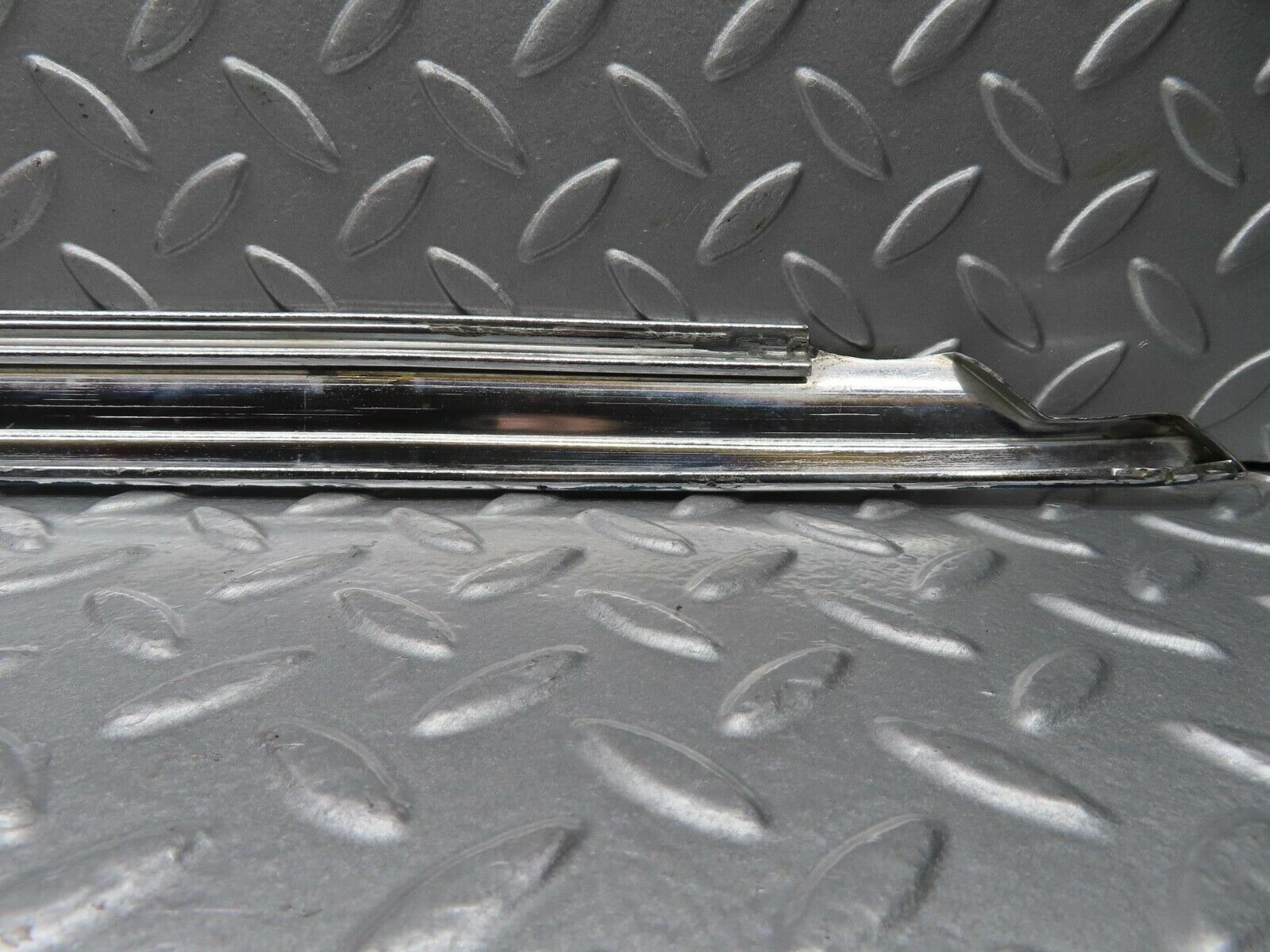 12827 Mercedes-Benz W111 220SE Front Left Door Chrome Moulding Trim