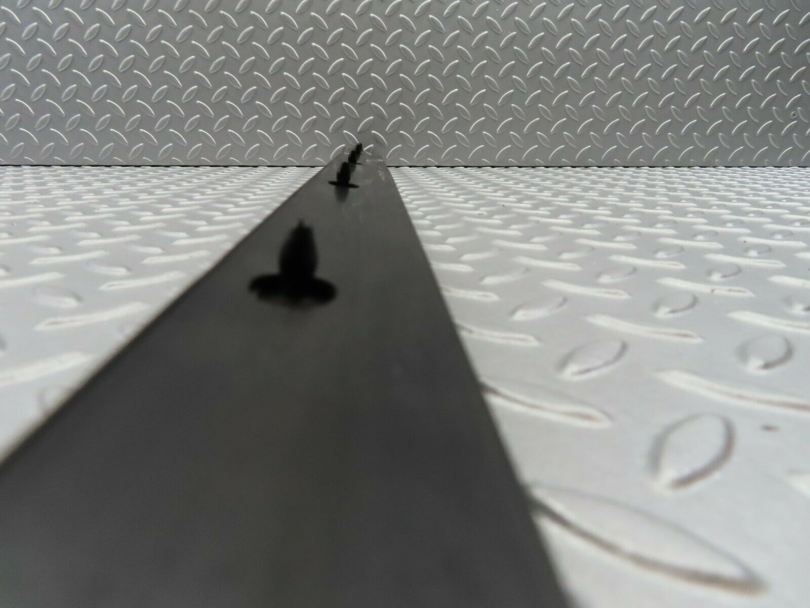 6866 Mercedes-Benz C107 350SLC Coupe Right Door Centre Moulding Trim