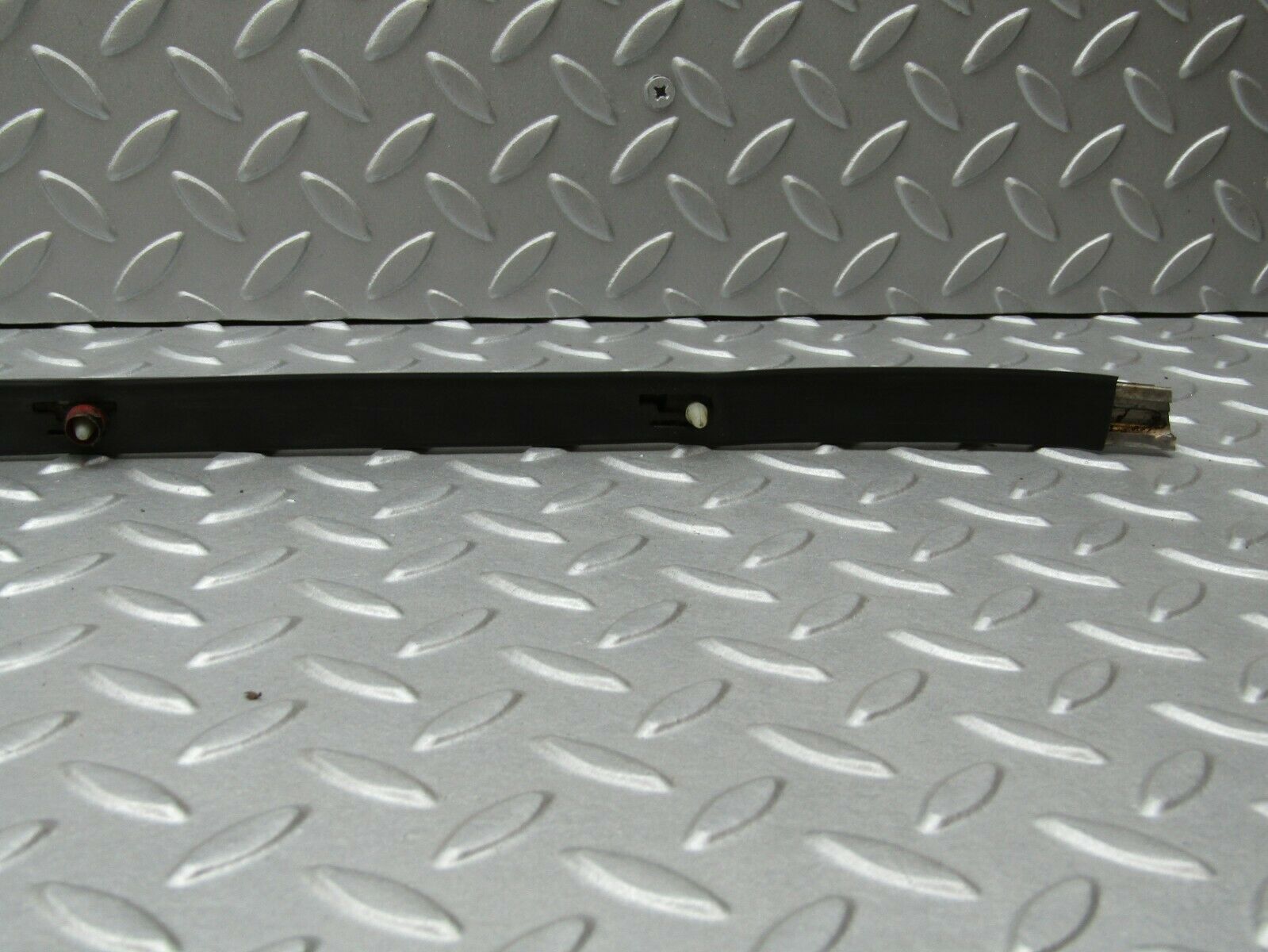 3340 Mercedes-Benz W115 220D Centre Fender Wing Chrome Trim Front Left