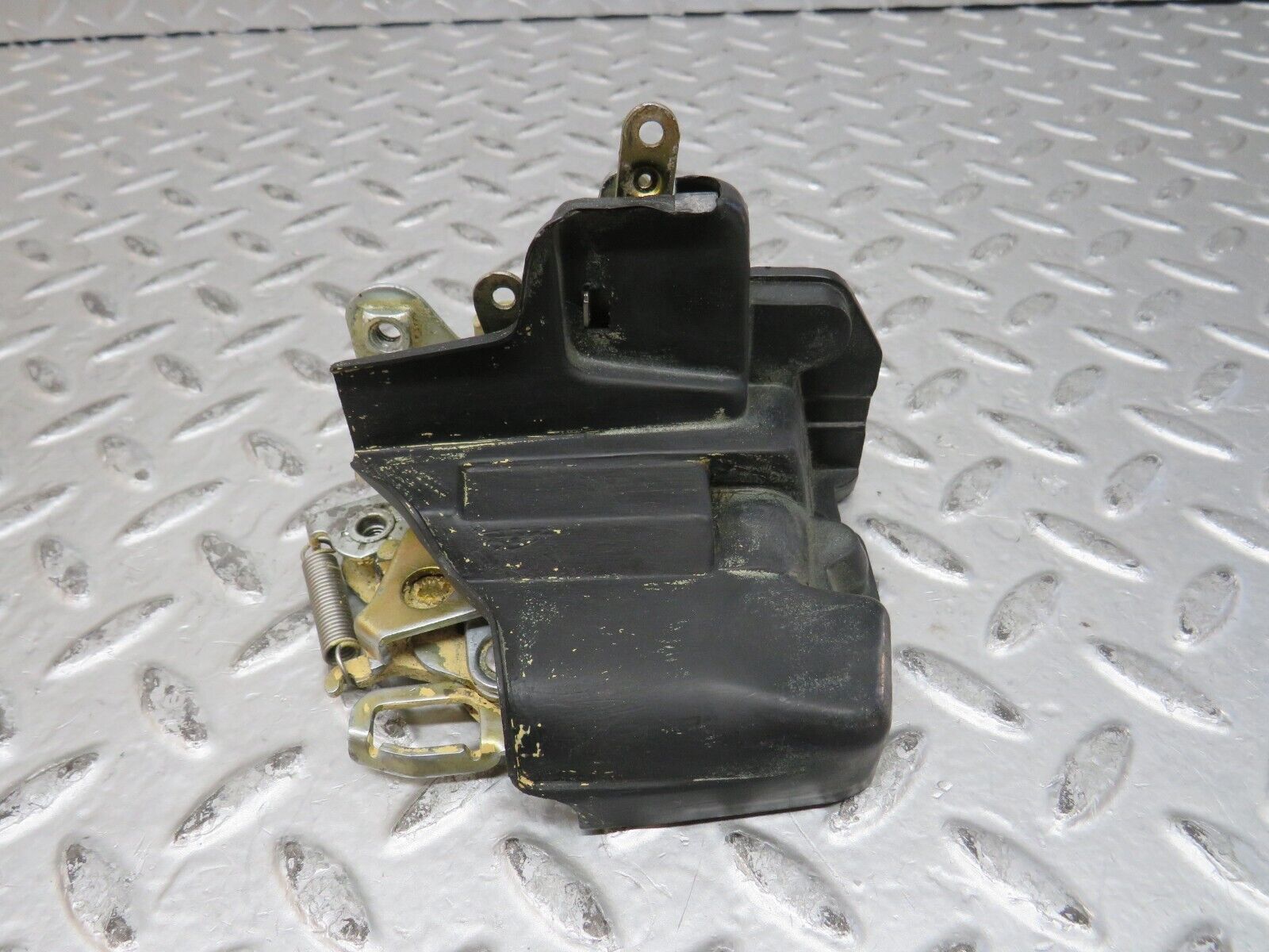 28740 Mercedes-Benz W123 230E Front Left Door Lock Mechanism 1237230108