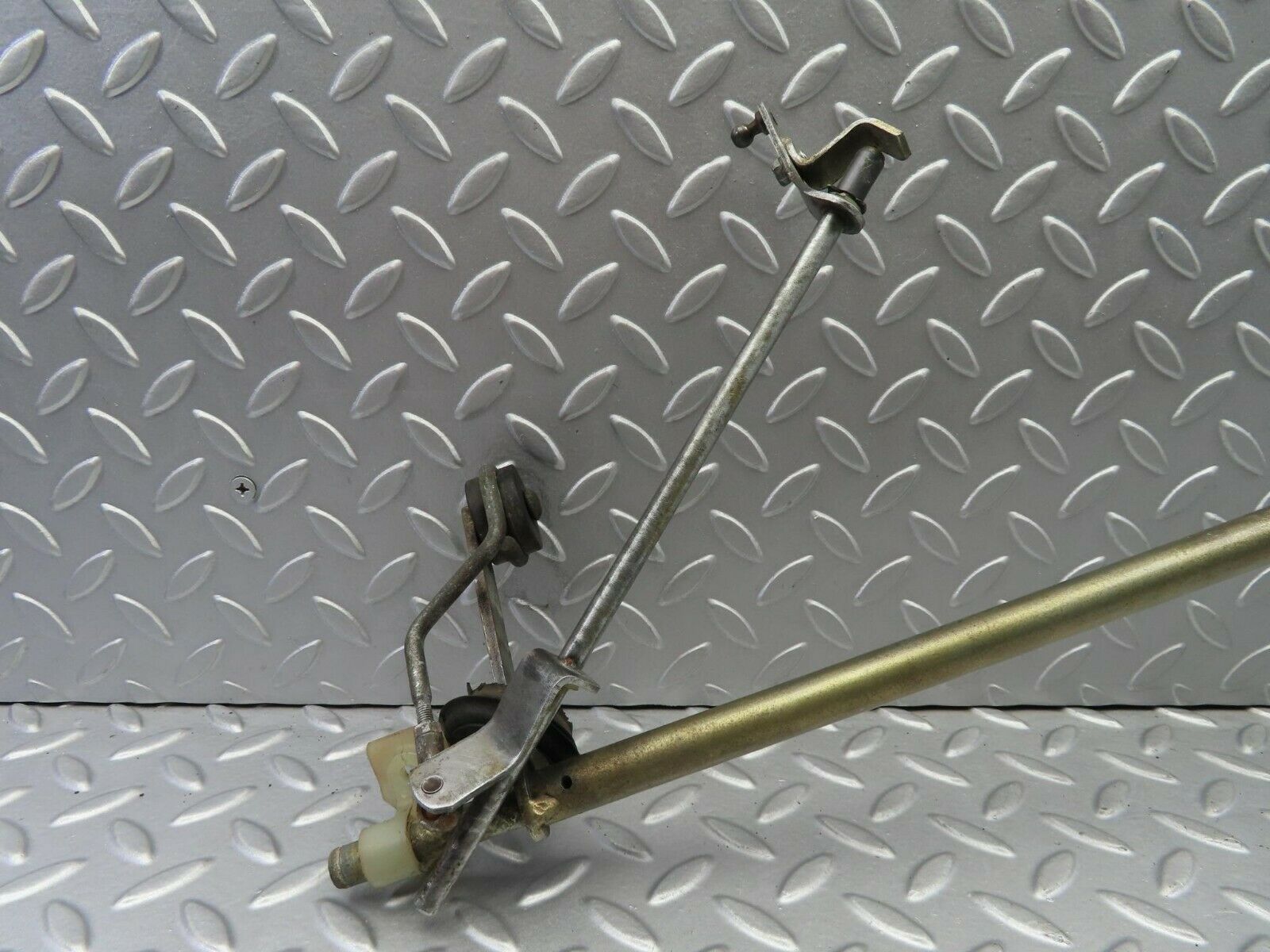 7207 Mercedes-Benz C107 350SLC Coupe Throttle Linkage