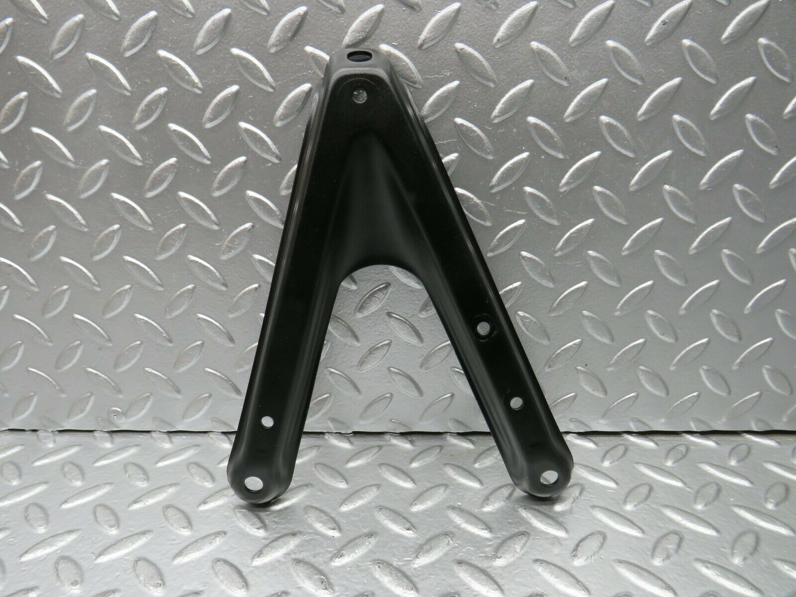 22575 Mercedes-Benz C124 E220 Coupe Air Intake Manifold Bracket