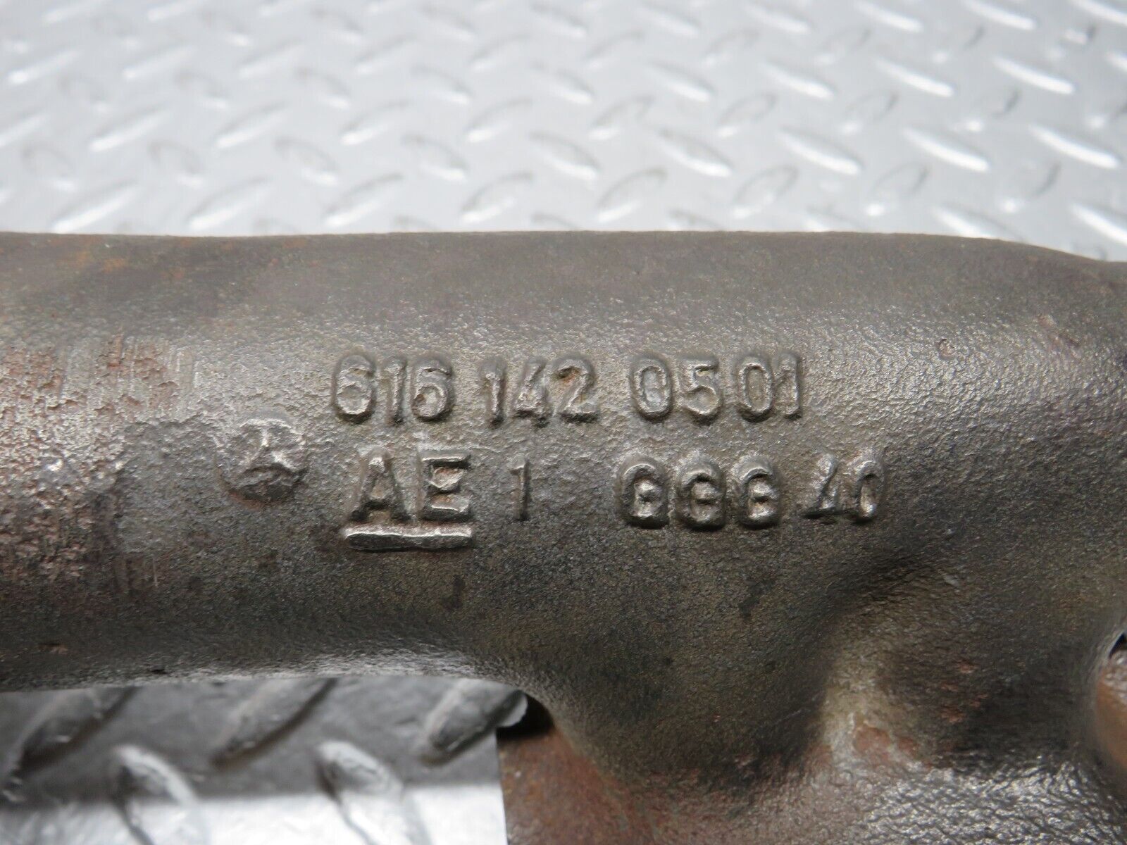 31100 Mercedes-Benz W123 200D Exhaust Manifold 6161420501 OM615.940