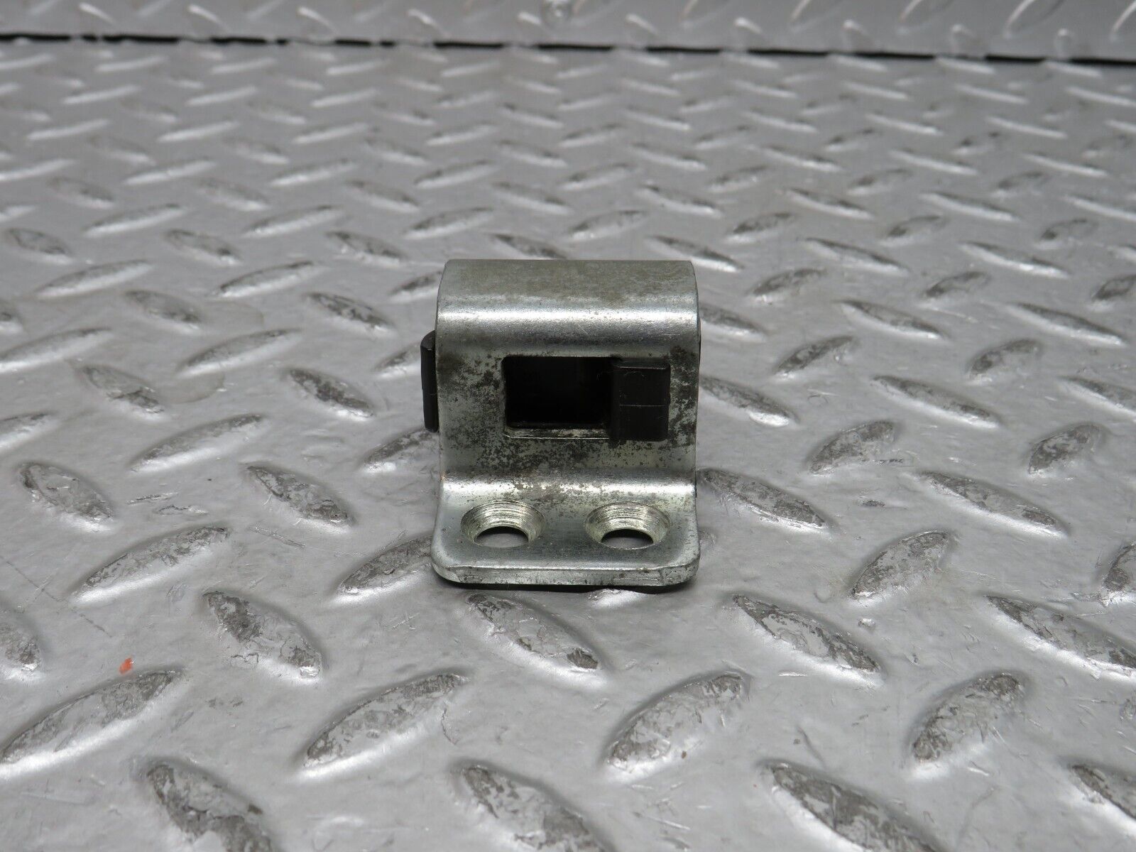 28308 Mercedes-Benz S123 240D Wagon Door Lock Latch Right