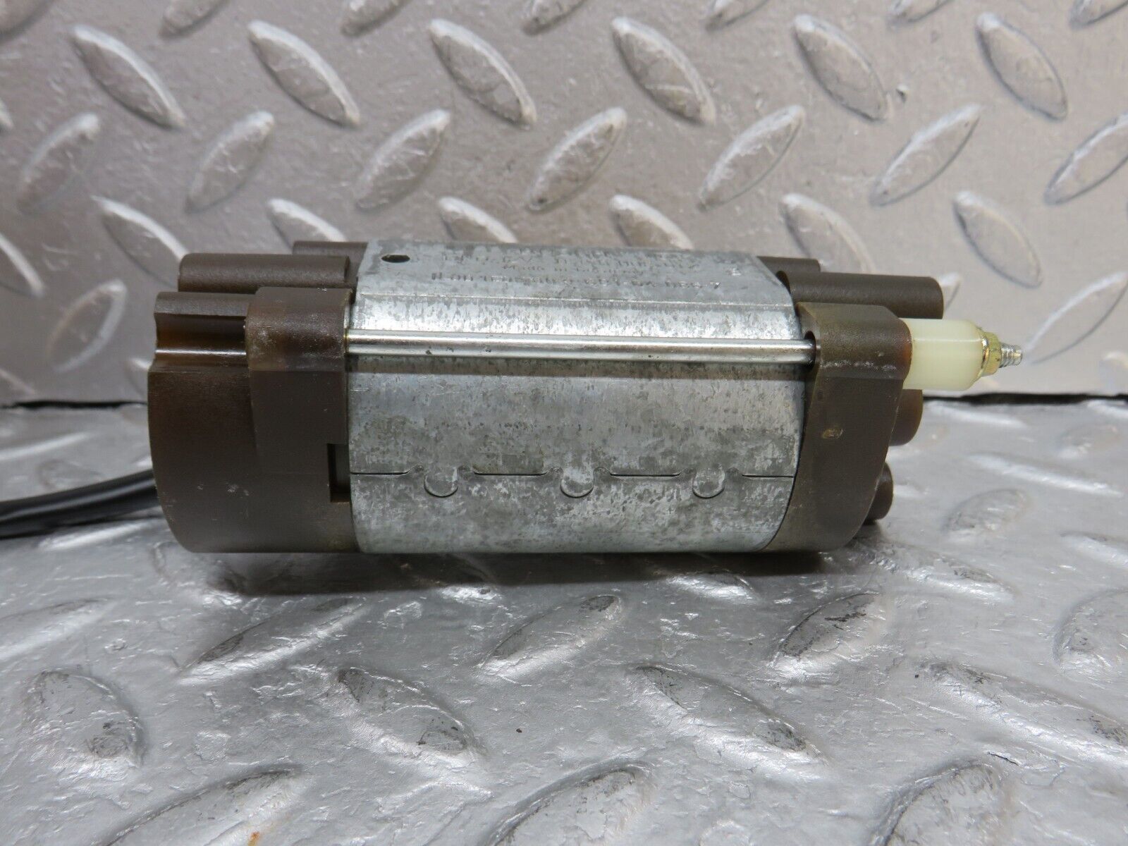 37065 Mercedes-Benz C126 420SEC Coupe Front Left Seat Adjustment Motor Brose