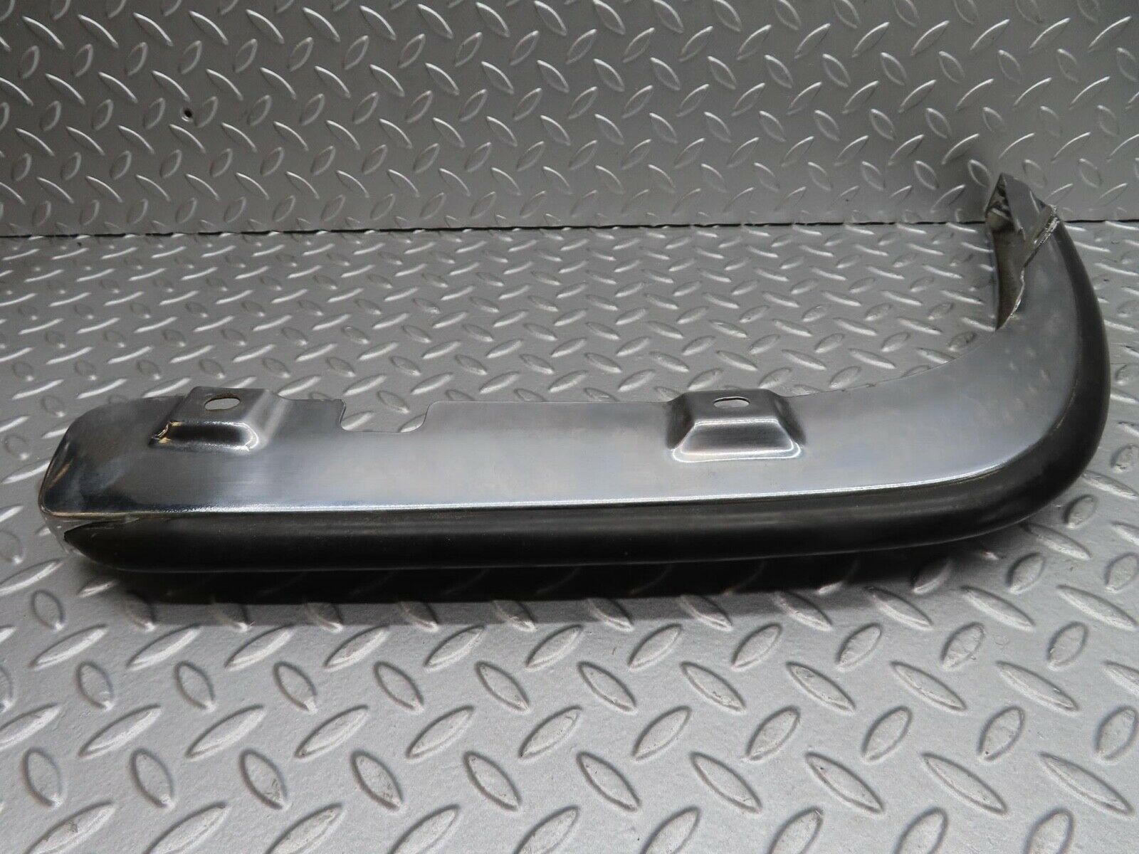 14410 Mercedes-Benz W116 350SE Front Right Upper Bumper Corner