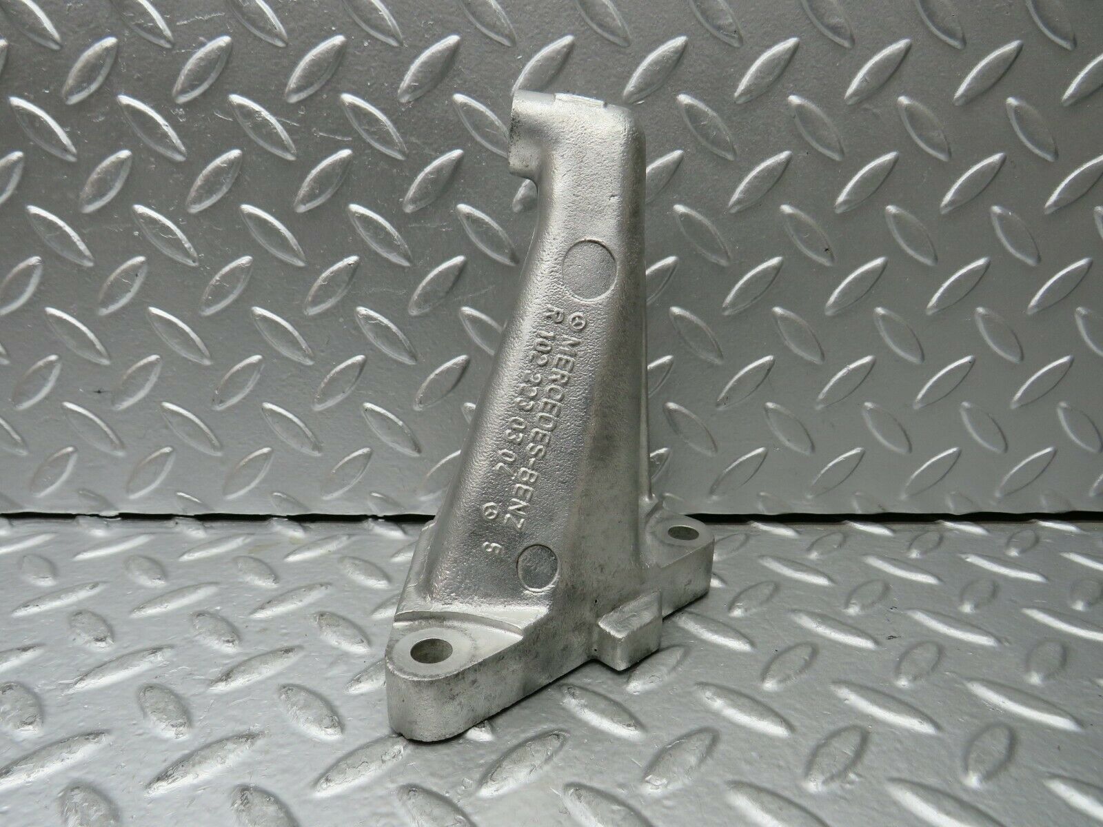 23081 Mercedes-Benz C123 230CE Engine Mount Bracket Right Side 1022230304