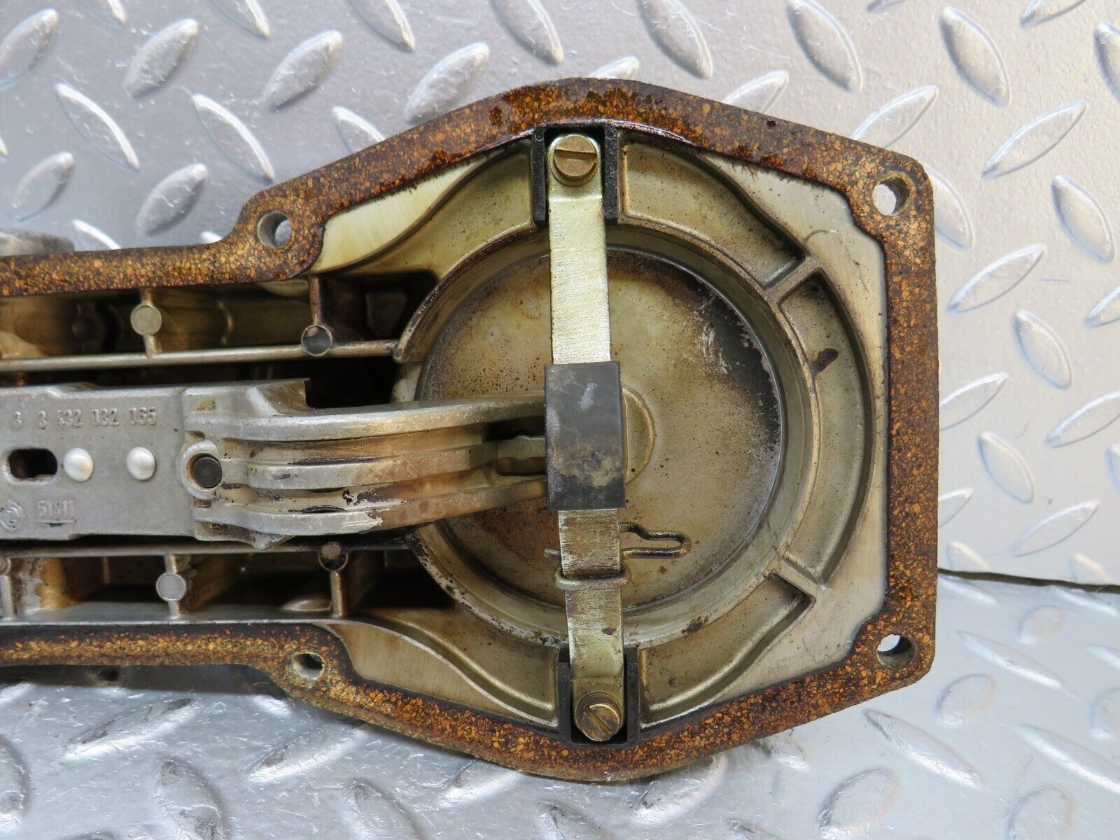 30012 Porsche 924 Air Flow Mass Meter Sensor Bosch 0438120101 047133353