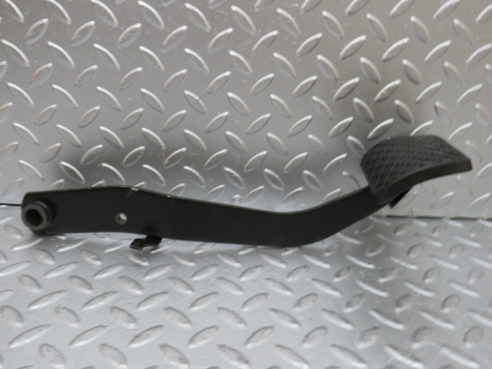 29330 Mercedes-Benz W124 230E Brake Pedal 1232910082