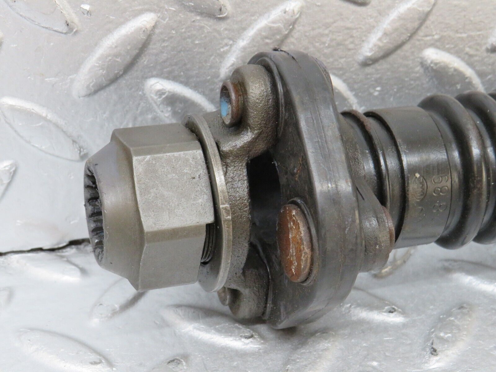 36368 Mercedes-Benz W126 420SE Steering Column Lower Shaft 1264620146