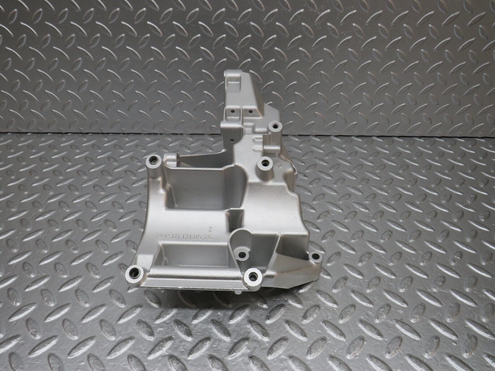 31428 Mercedes-Benz S124 220TE Wagon Power Steering Pump Bracket 1111310535