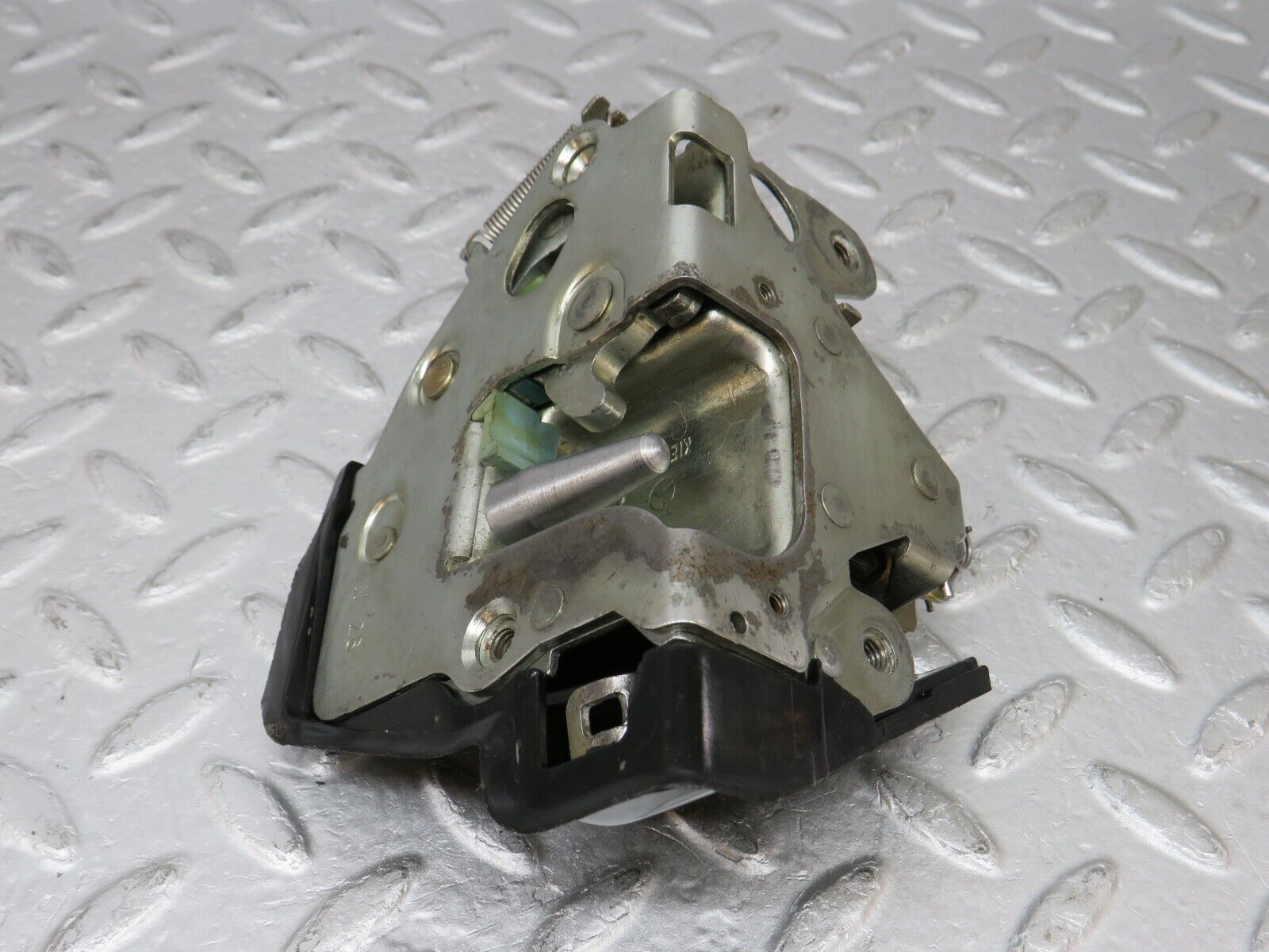 36043 Mercedes-Benz W126 420SE Rear Right Door Lock Mechanism 1237330208