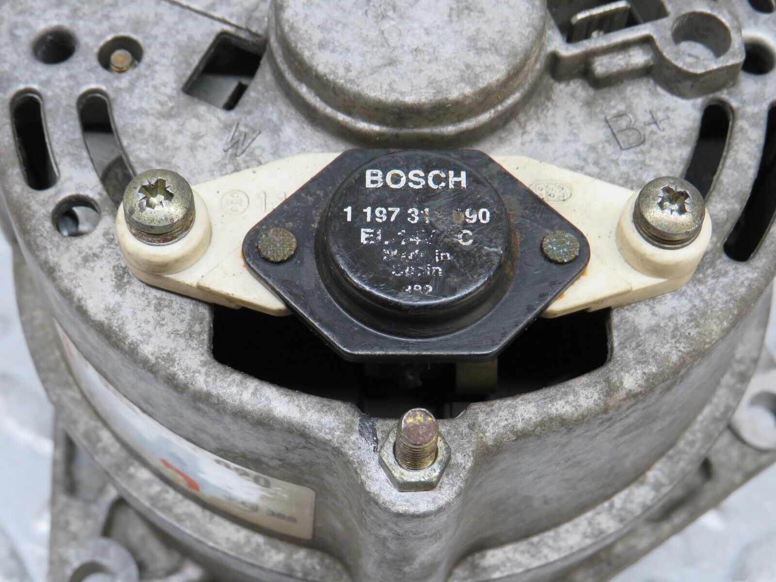 37368 Mercedes-Benz W109 300SEL Alternator Generator Bosch