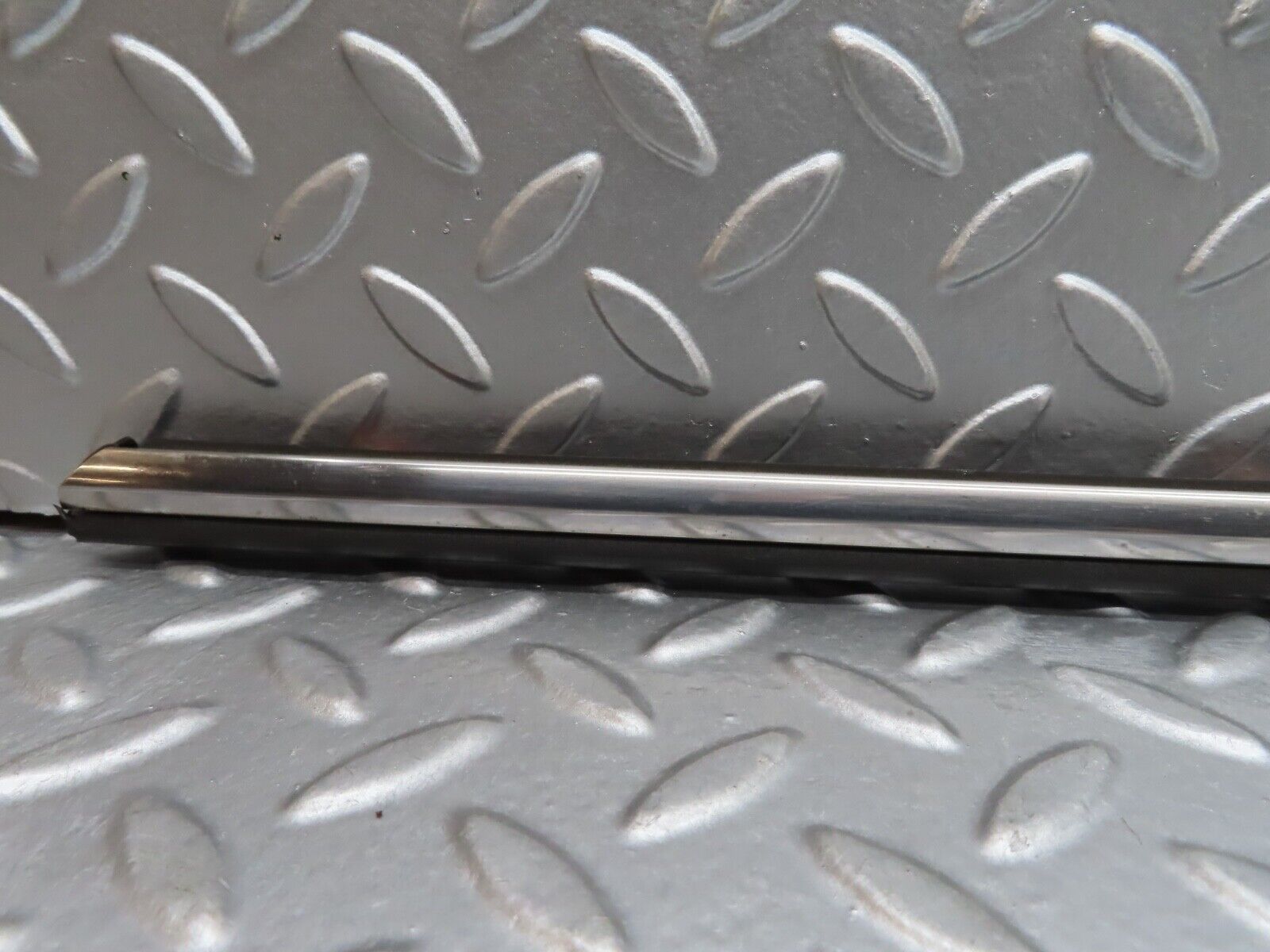 20447 Mercedes-Benz W114 280CE Coupe Front Right Fender Wing Centre Moulding Trim