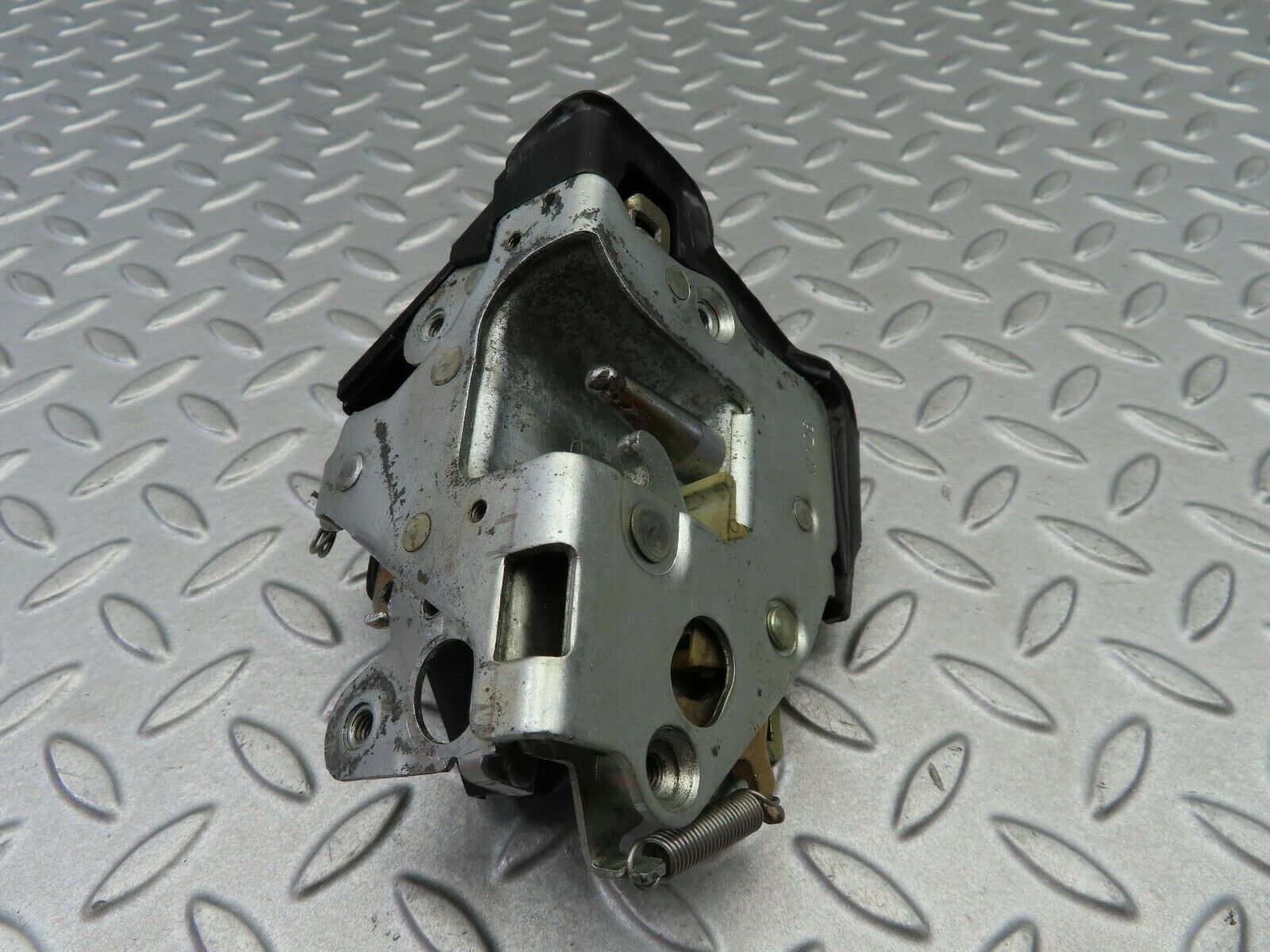 6119 Mercedes-Benz W126 380SE Rear Right Door Lock Mechanism