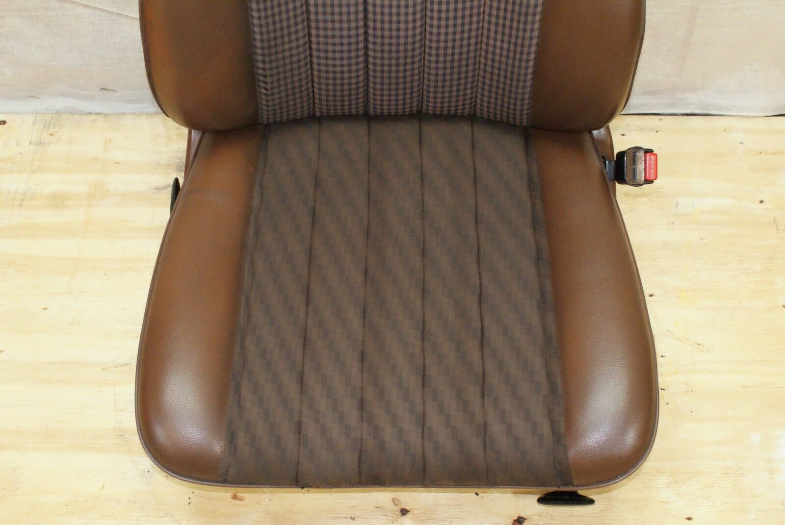 2498 Mercedes-Benz W116 350SE Front Right Seat 1169101250