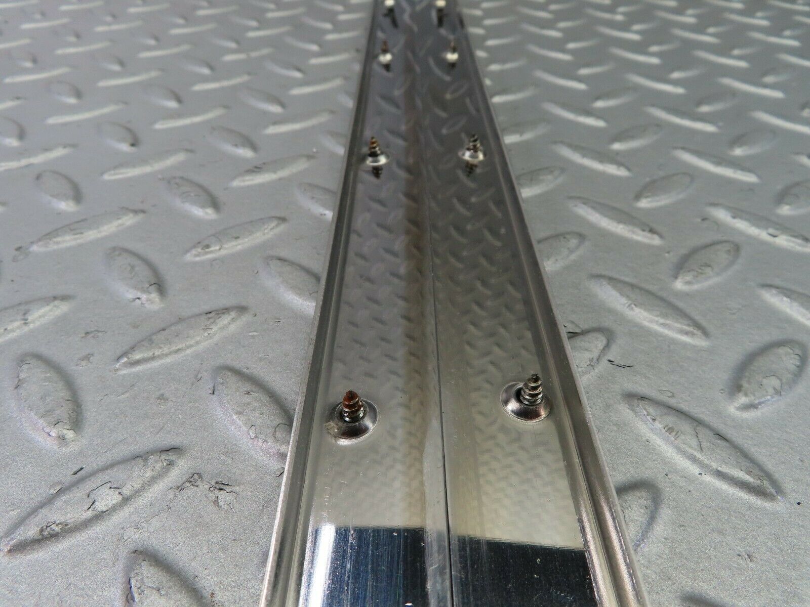 7812 Mercedes-Benz S123 230TE Wagon Sunroof Sliding Guide Rail Left And Right