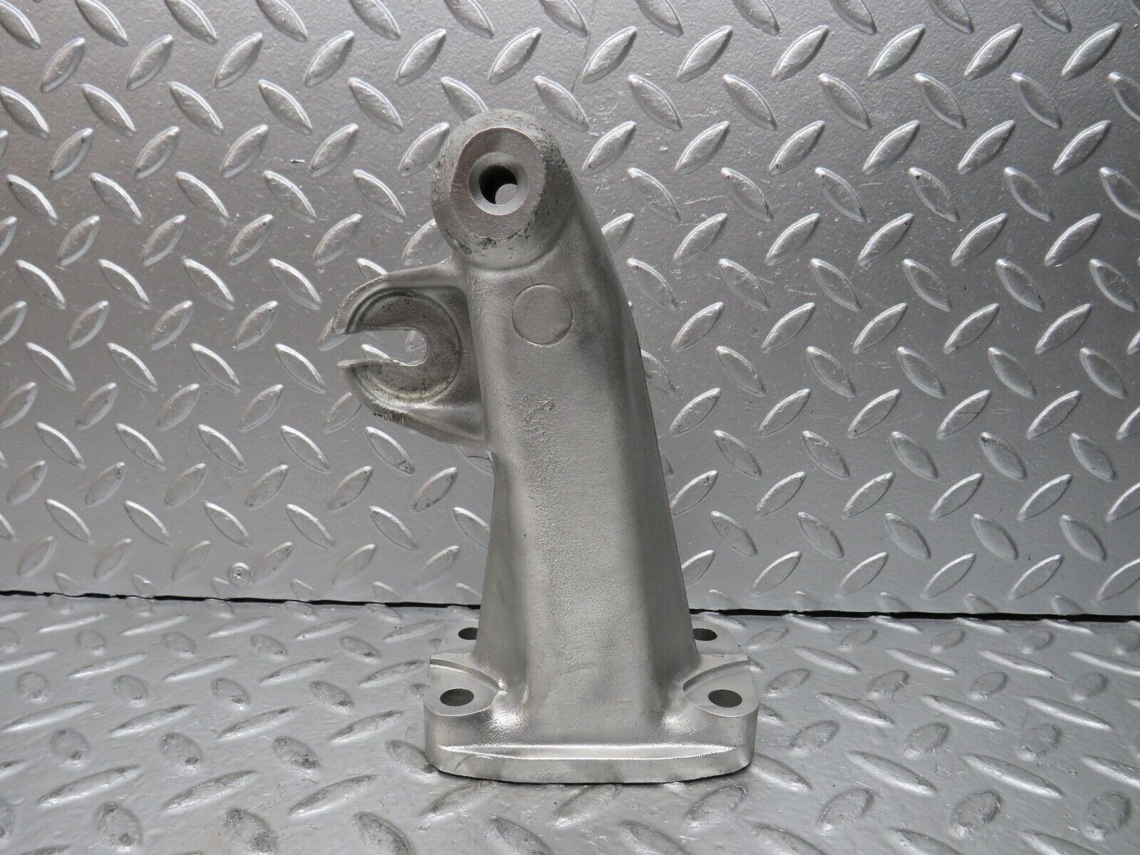 27996 Mercedes-Benz W123 280E Engine Mount Bracket Right Side 1232230304